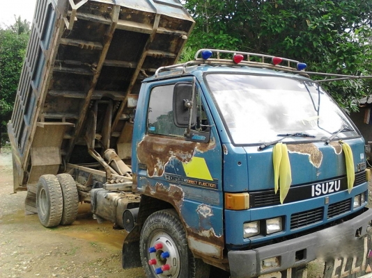 รถอีซูซู 6 ล้อดั้ม NPR เปลื่ยนเครื่อง 120 แรงม้า. ปี 47    สนใจติดต่อ  081 - 6079515