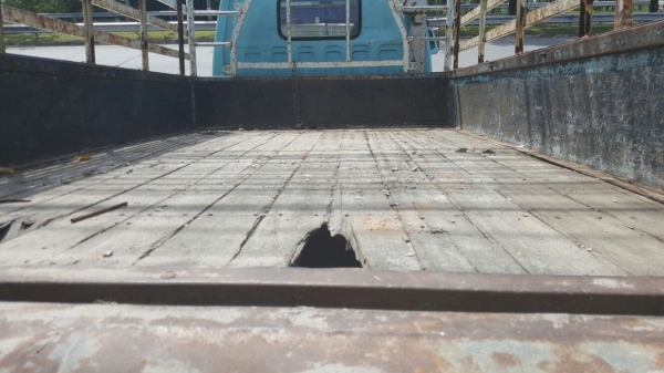 รถอีซูซุ  6  ล้อ ( ไม่ดั้ม )  NKR 88 แรงม้า. ปี 34.    สนใจติดต่อ  081 - 6079515