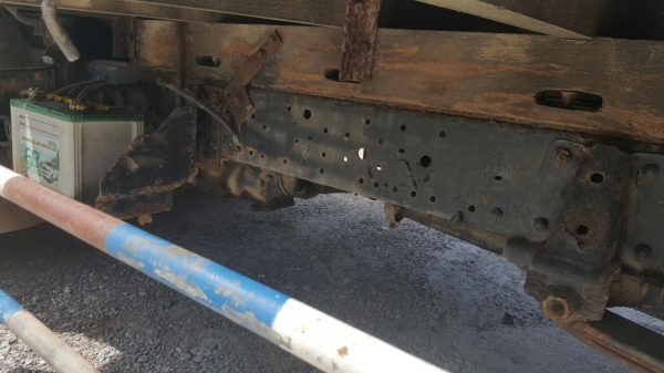 รถอีซูซุ  6  ล้อ ( ไม่ดั้ม )  NKR 88 แรงม้า. ปี 34.    สนใจติดต่อ  081 - 6079515