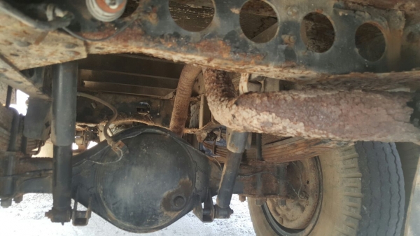 รถอีซูซุ  6  ล้อ ( ไม่ดั้ม )  NKR 88 แรงม้า. ปี 34.    สนใจติดต่อ  081 - 6079515