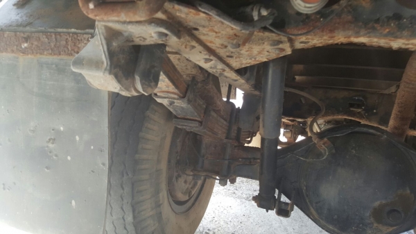 รถอีซูซุ  6  ล้อ ( ไม่ดั้ม )  NKR 88 แรงม้า. ปี 34.    สนใจติดต่อ  081 - 6079515