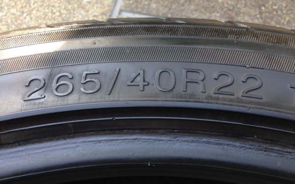 ยาง WINRUN 265 40 22 กลางปี12 ดอกคม ราคาไม่แพง