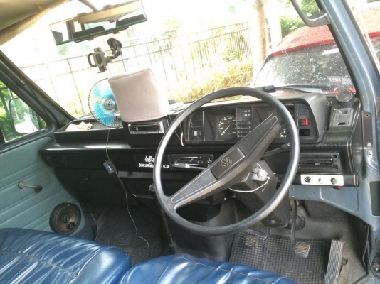 ขายvw t3 ปี1988 เครื่องเดิม หัวฉีด 2100cc เกียร์ธรรมดา ระบายความร้อนด้วยน้ำ มีหม้อน้ำ ขับทางไกลสบาย วิ่งร้อยกว่า แอร์เย็น เครื่องดีมากๆ รถเดิมๆทั้งคันสีเทาเดิม ประวัติดีมากๆครับ เจ้าของมือเดียว คุณลุงอายุ77ปี เป็นผู้บริหารบริษัทใหญ่ มีรถหลายคัน จอดในโรงรถ