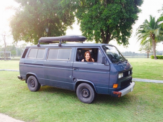 ขายvw t3 ปี1988 เครื่องเดิม หัวฉีด 2100cc เกียร์ธรรมดา ระบายความร้อนด้วยน้ำ มีหม้อน้ำ ขับทางไกลสบาย วิ่งร้อยกว่า แอร์เย็น เครื่องดีมากๆ รถเดิมๆทั้งคันสีเทาเดิม ประวัติดีมากๆครับ เจ้าของมือเดียว คุณลุงอายุ77ปี เป็นผู้บริหารบริษัทใหญ่ มีรถหลายคัน จอดในโรงรถ