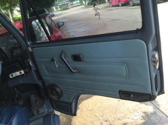 ขายvw t3 ปี1988 เครื่องเดิม หัวฉีด 2100cc เกียร์ธรรมดา ระบายความร้อนด้วยน้ำ มีหม้อน้ำ ขับทางไกลสบาย วิ่งร้อยกว่า แอร์เย็น เครื่องดีมากๆ รถเดิมๆทั้งคันสีเทาเดิม ประวัติดีมากๆครับ เจ้าของมือเดียว คุณลุงอายุ77ปี เป็นผู้บริหารบริษัทใหญ่ มีรถหลายคัน จอดในโรงรถ