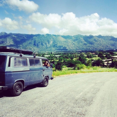 ขายvw t3 ปี1988 เครื่องเดิม หัวฉีด 2100cc เกียร์ธรรมดา ระบายความร้อนด้วยน้ำ มีหม้อน้ำ ขับทางไกลสบาย วิ่งร้อยกว่า แอร์เย็น เครื่องดีมากๆ รถเดิมๆทั้งคันสีเทาเดิม ประวัติดีมากๆครับ เจ้าของมือเดียว คุณลุงอายุ77ปี เป็นผู้บริหารบริษัทใหญ่ มีรถหลายคัน จอดในโรงรถ