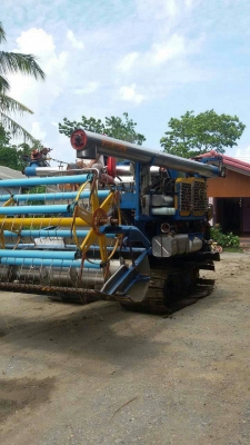 ขายด่วนรถเกี่ยวข้าว"อำนวยการช่าง" แบบอุ้ม 750,000 บาท ครับ