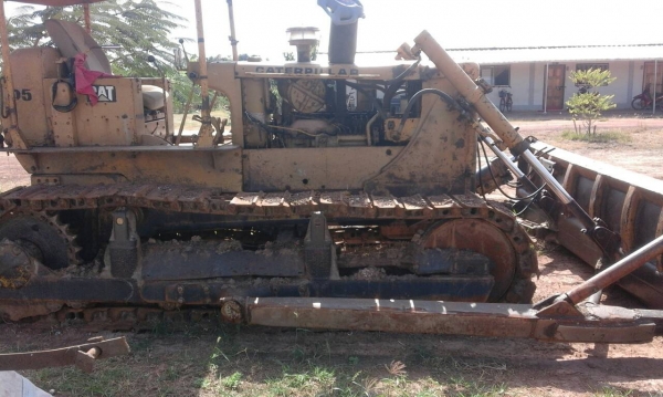 ขายรถแทรกเตอร์ D5 เกียร์ตัด ขายรถแทรกเตอร์ D5 เกียร์ตัด