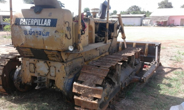 ขายรถแทรกเตอร์ D5 เกียร์ตัด ขายรถแทรกเตอร์ D5 เกียร์ตัด