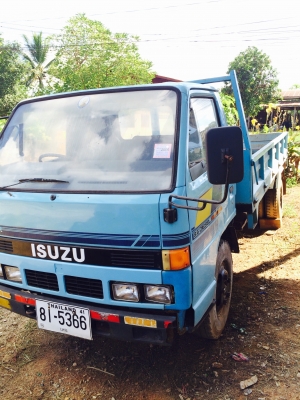 หกล้อ อีซูซุ NKR 110 แรง เกียร์สั้น ปี 35 ห้างแท้ กระบะเหล็ก 4.30 ม. พร้อมใช้สุดๆ เอกสารพร้อมโอน