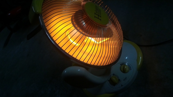 ชุดทำความร้อนความอบอุ่นในร้อน MATRIC เป็นฮีตเตอร์ฮาโลเจน เลือกความร้อนที่ต้องการได้ 2 แบบ และส่ายไฟมาได้เหมือนพัดลม