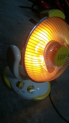 ชุดทำความร้อนความอบอุ่นในร้อน MATRIC เป็นฮีตเตอร์ฮาโลเจน เลือกความร้อนที่ต้องการได้ 2 แบบ และส่ายไฟมาได้เหมือนพัดลม