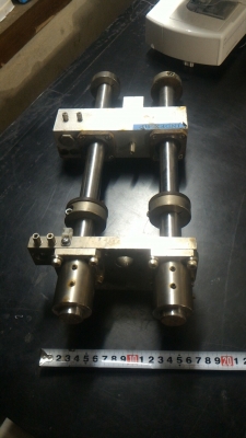 ชุดแกนเท่นเลื่อนสไลด์ไปมาด้วยลูกปืน ลื่นมาก แกนเพลาขนาด 25 มม.