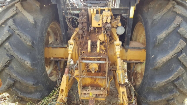 ขายรถไถ FORD NEW HOLLAND 8160 เพลาเดียว เอกสารเล่มทะเบียนครบ เครื่องแน่น เกียร์ เฟืองท้ายไม่มีปัญหา ล้อหน้าถอดไปปะยางครับ