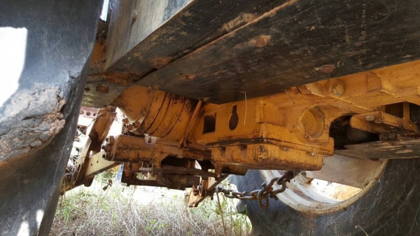 ขายรถไถ FORD NEW HOLLAND 8160 เพลาเดียว เอกสารเล่มทะเบียนครบ เครื่องแน่น เกียร์ เฟืองท้ายไม่มีปัญหา ล้อหน้าถอดไปปะยางครับ