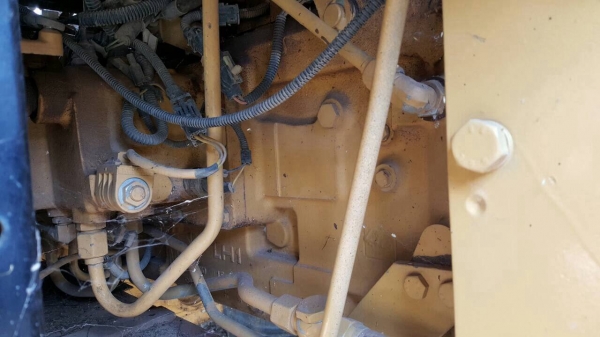 ขายรถไถ FORD NEW HOLLAND 8160 เพลาเดียว เอกสารเล่มทะเบียนครบ เครื่องแน่น เกียร์ เฟืองท้ายไม่มีปัญหา ล้อหน้าถอดไปปะยางครับ