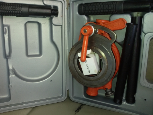 เครื่องต๊าปเกลียวท่อ ประปาและไฟฟ้า  แบบใช้มือ 1/2'' - 2''