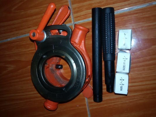เครื่องต๊าปเกลียวท่อ ประปาและไฟฟ้า  แบบใช้มือ 1/2'' - 2''