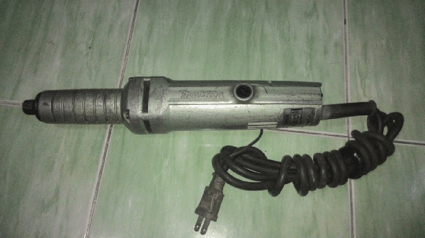 ขายด่วนเครื่องเจียรู MAKITA 906H แท้100\%