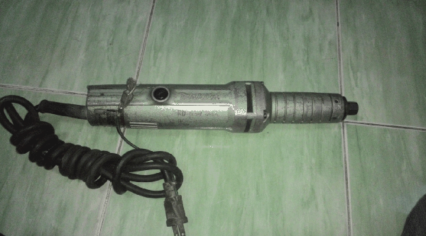 ขายด่วนเครื่องเจียรู MAKITA 906H แท้100\%