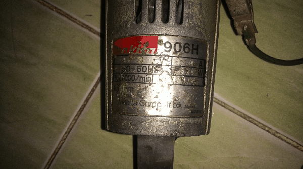 ขายด่วนเครื่องเจียรู MAKITA 906H แท้100\%