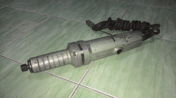 ขายด่วนเครื่องเจียรู MAKITA 906H แท้100\%