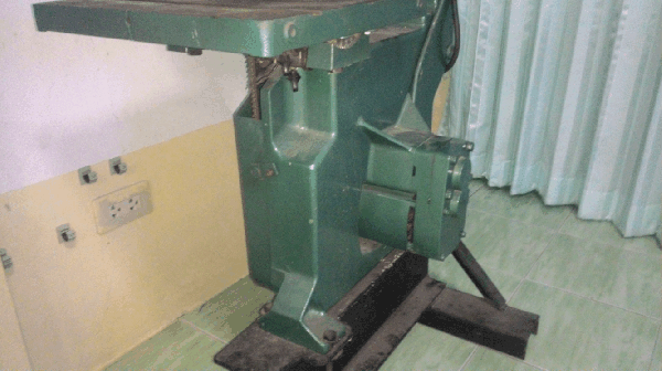 ขายด่วนเครื่องเลื่อย BAND SAW MAKITA  2114C 1330W. Made in japan.