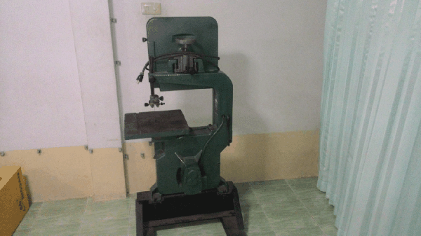 ขายด่วนเครื่องเลื่อย BAND SAW MAKITA  2114C 1330W. Made in japan.