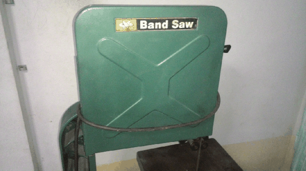 ขายด่วนเครื่องเลื่อย BAND SAW MAKITA  2114C 1330W. Made in japan.