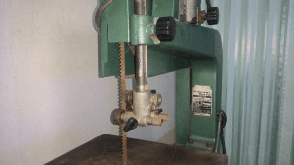 ขายด่วนเครื่องเลื่อย BAND SAW MAKITA  2114C 1330W. Made in japan.