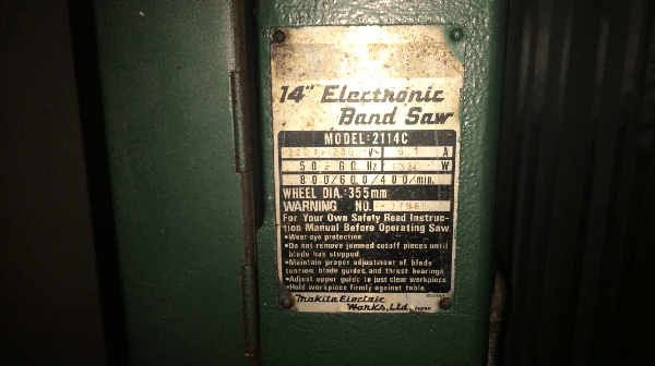 ขายด่วนเครื่องเลื่อย BAND SAW MAKITA  2114C 1330W. Made in japan.