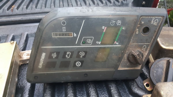 ขายด่วน กล่อง+จอ KOMATSU PC228US