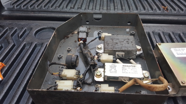 ขายด่วน กล่อง+จอ KOMATSU PC228US