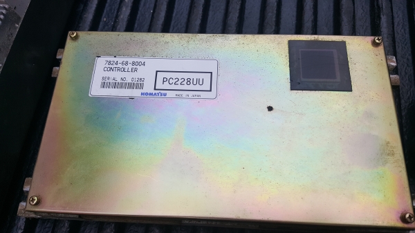 ขายด่วน กล่อง+จอ KOMATSU PC228US