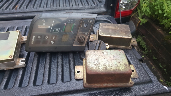 ขายด่วน กล่อง+จอ KOMATSU PC228US