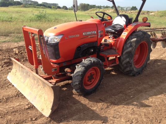 รถไถ KUBOTA L3608 (ราคา278,000บาท) มีภาพวีดีโอ สภาพพร้อมใช้งานรถสวยสภาพเดิมๆ พร้อมอุปกรณ์ 2 รายการ ผ รถไถ KUBOTA L3608 (ราคา278,000บาท) มีภาพวีดีโอ สภาพพร้อมใช้งานรถสวยสภาพเดิมๆ พร้อมอุปกรณ์ 2 รายการ ผ
