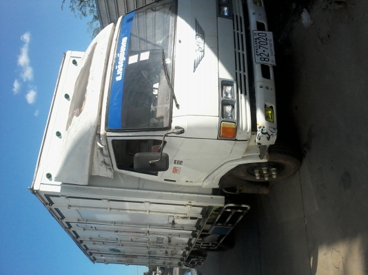 ขายหกล้อHINO KM779 ตู้แห้งสิบบาน ยาว5 .70 เครื่องแน่นดี เกียร์ใหญ่ คัชชีสวย ยางพร้อมใช้งาน เอกสารเล่มทะเบียนพร้อมโอน