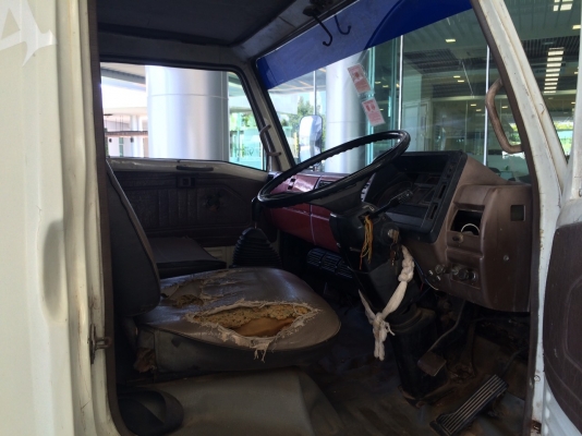 ขายหกล้อHINO KM779 ตู้แห้งสิบบาน ยาว5 .70 เครื่องแน่นดี เกียร์ใหญ่ คัชชีสวย ยางพร้อมใช้งาน เอกสารเล่มทะเบียนพร้อมโอน