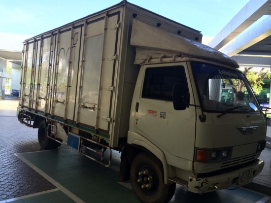 ขายหกล้อHINO KM779 ตู้แห้งสิบบาน ยาว5 .70 เครื่องแน่นดี เกียร์ใหญ่ คัชชีสวย ยางพร้อมใช้งาน เอกสารเล่มทะเบียนพร้อมโอน