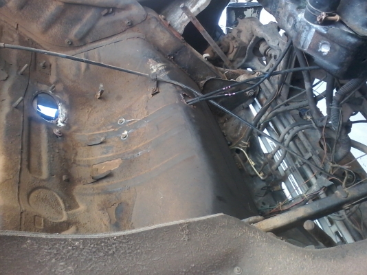 ขายหกล้อHINO KM779 ตู้แห้งสิบบาน ยาว5 .70 เครื่องแน่นดี เกียร์ใหญ่ คัชชีสวย ยางพร้อมใช้งาน เอกสารเล่มทะเบียนพร้อมโอน