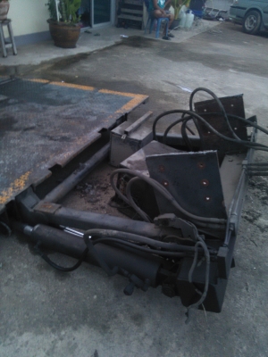 ขายลิฟท้ายรถบรรทุกหกล้อใหญ่ตามสภาพครับ