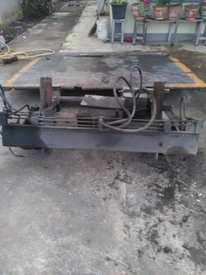 ขายลิฟท้ายรถบรรทุกหกล้อใหญ่ตามสภาพครับ