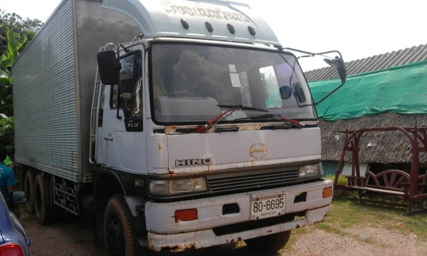 ขายแพ๊คคู่ 2คัน ไม่แยก ราคาคู่ 890,000บ  สิบล้อ ฮีโน่ FL1M-EM100-220แรง1เพา และ ฮีโน่ FL176-EM-200แรง1เพา บรรทุกตู้แห้ง สภาพดีพร้อมใช้งาน ทะเบียนพร้อมโอน