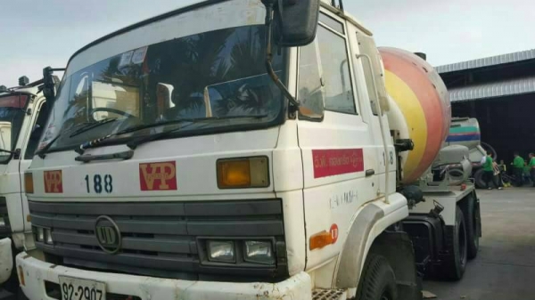 ขายรถบรรทุก 10 ล้อโม่ปูน NISSAN UD CW430 230 แรงม้า มี 6 คันราคาคันละ 750000