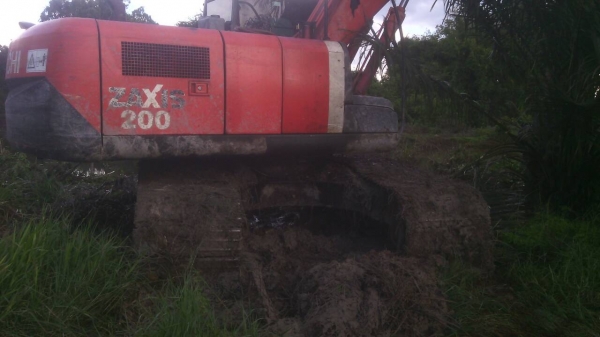 ขายรถแบคโฮ HITACHI ZX200-3 เอกสารเล่มทะเบียน 10000 ชม.ราคา 1500000