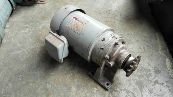******* Sold Out!! ******** มอเตอร์เกียร์ Mitsubishi Cyclo Drive Sumitomo 1/2 HP. ทด 1:15 เพลาออก 100 RPM. สวย เดิม นิ่ม พร้อมใช้
