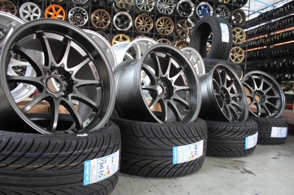 โปรโมชั่นล้อCE28 ขอบ18 พร้อมยางชุดละ 24,000 บาท