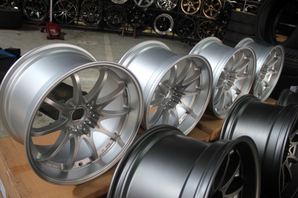 โปรโมชั่นล้อCE28 ขอบ18 พร้อมยางชุดละ 24,000 บาท