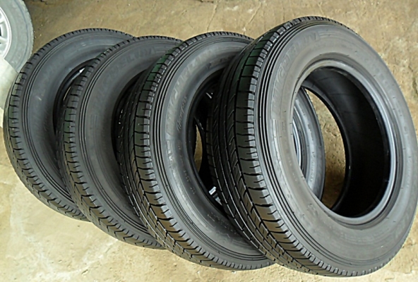 ยางกระบะขอบ15 มิชลิน205-70-R15ลงพื้นปี14 (4เส้น 4,800) ยางกระบะขอบ15 มิชลิน205-70-R15ลงพื้นปี14 (4เส้น 4,800)