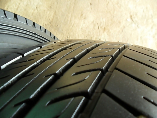 ยางกระบะขอบ15 มิชลิน205-70-R15ลงพื้นปี14 (4เส้น 4,800) ยางกระบะขอบ15 มิชลิน205-70-R15ลงพื้นปี14 (4เส้น 4,800)